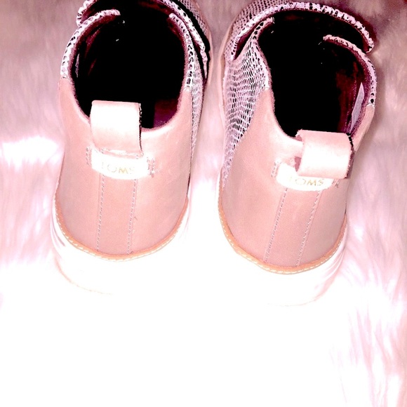 🤍NWOT🤍TOMS Embosssed Shoes - Picture 3 of 6